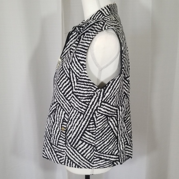 Alia pattern zebra zipper up vest. Size 10P - Picture 3 of 8